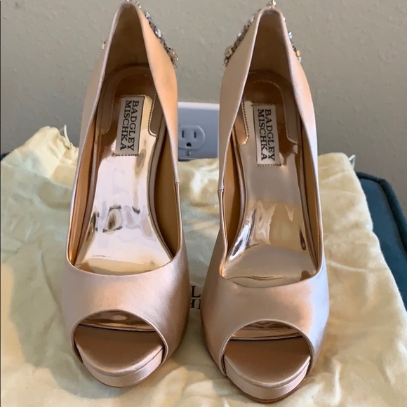 Badgley Mischka blush satin jeweled heels NWOT - Picture 2 of 3